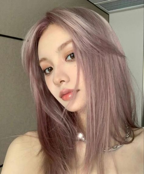 Kpop Hair Color, Korean Hair Color, Girl Hair Colors, Kpop Hair, Dyed Hair Inspiration, Pretty Hair Color, Hair Color Pink, Winter Hair Color, Haircut And Color