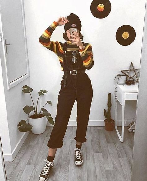 b4568df26077653eeadf29596708c94bdesc50786462ri Fashion 90s, Mode Inspo, Look Vintage, Edgy Outfits, Mode Vintage, Character Outfits, Looks Vintage, Retro Outfits, The Mirror