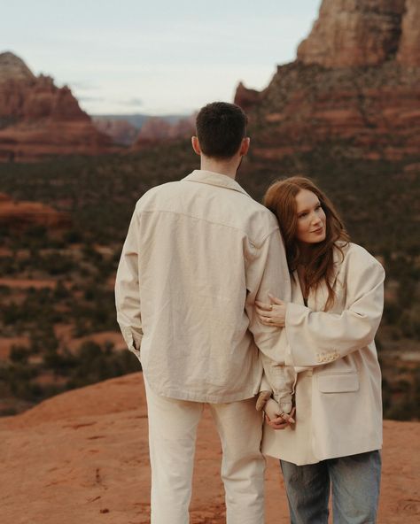 Family photos in the Arizona desert part II ☄️ Family Of 5, Instagram Family, Arizona Desert, Family Vacation, Family Photos, Photography Poses, Canon, Arizona, Photography