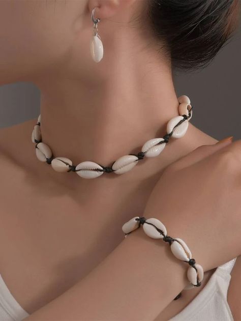 White Shell Necklace, Hand Jewelry Rings, Necklace Shell, Cowrie Shell Necklace, Beachy Jewelry, Shell Choker, Women's Jewelry Sets, Maasai, Shell Bracelet