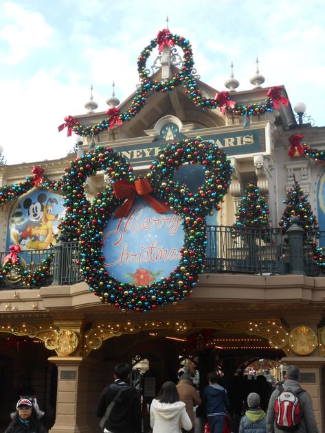 Disneyland Paris Christmas, Paris Tumblr, Disneyland World, Disneyland Christmas, Disney World Christmas, Disney World Pictures, Disney Paris, Disneyland (paris), Cute Disney Pictures