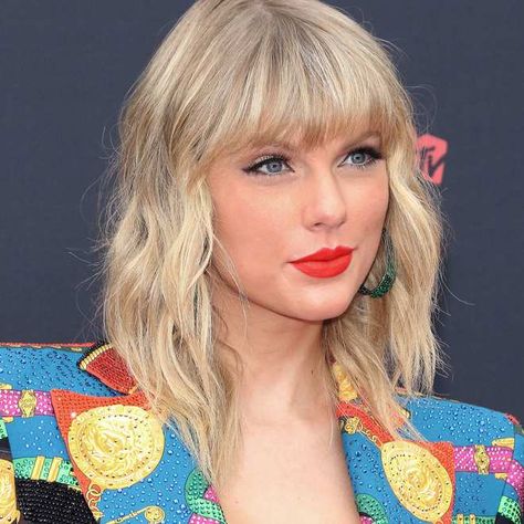 The White House Tells Taylor Swift That She Needs to Calm Down Straight Across Bangs, Modern Shag Haircut, Layered Haircuts With Bangs, Lover Era, Great Haircuts, Shag Haircut, August 25, Trending Haircuts, Long Layered Hair