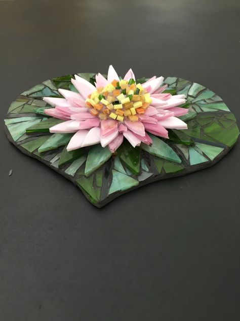 3D Mosaic Flowers. Stained Glass. Wall Art. Mosaic Heart. - Etsy Hungary Flowers Stained Glass, Flower Wall Decoration, 3d Mosaic, Heart Mosaic, Mosaic Hearts, Stained Glass Wall Art, Stained Glass Wall, Mosaic Heart, Mosaic Art Projects