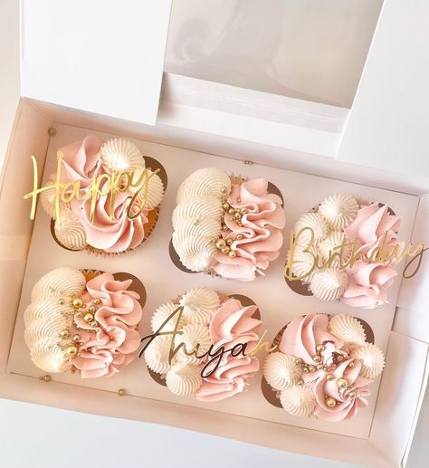 Pink And White Cupcakes With Gold Sprinkles, Pink White And Gold Cupcakes, Pink And Gold Cupcakes Birthday, 18th Birthday Cupcakes, Pink And Gold Cupcakes, Pink And White Cupcakes, Boho Cupcakes, Light Pink Birthday, Cupcake Icing Designs