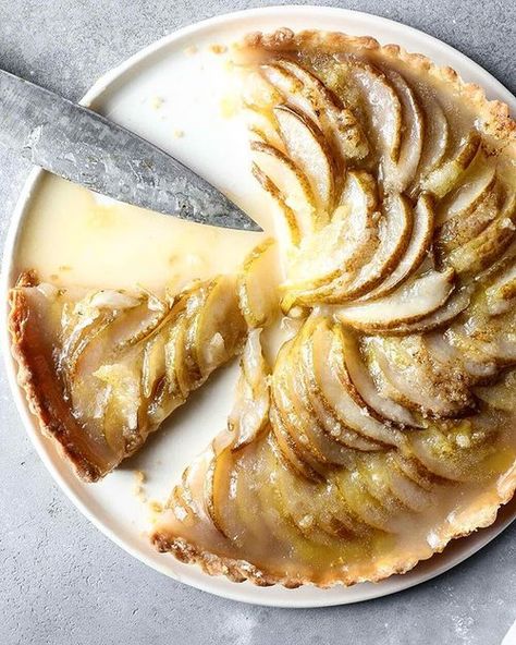 Sweet, juicy pears, sprinkled with sugar, and baked in a flaky gluten free pie crust. The tart is delicate, sweet and tender. The crust flaky and buttery, despite the lack of butter. So good. Recipe created in #partnership with @stemiltfruit Grab the recipe link at www.flourishingfoodie.com . . . #thanksgivingdesserts #thanksgiving🦃 #pie #tart Salted Caramel Buttercream Frosting, Chocolate Cake With Salted Caramel, Pear Pie Recipe, Triple Layer Chocolate Cake, Caramel Buttercream Frosting, Layer Chocolate Cake, Salted Caramel Buttercream, 6 Friends, Vegan Tarts