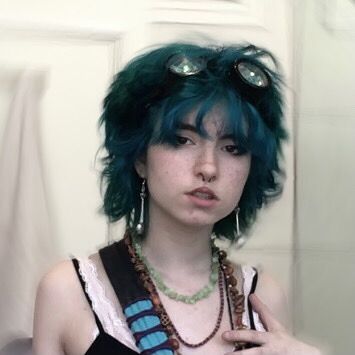 rem🐀 on Instagram: “🌀🌀🌀” Androgynous Hair, Short Grunge Hair, Dream Aesthetic, Hair Inspiration Short, Dye Ideas, Pretty Ppl, School Makeup, Shot Hair Styles, Hair Stylies