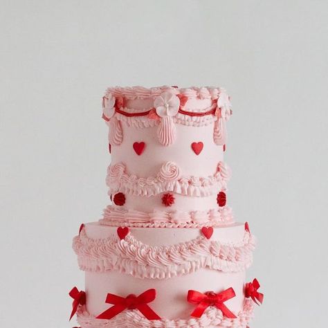 A Little Sweetheart Is On The Way Cake, Valentine Theme Cake, Pink And Red Wedding Cake, Pink And Red Cake, Red And Pink Party, Iced Vovo, Victorian Cakes, 26 Birthday, Vanilla Bean Buttercream