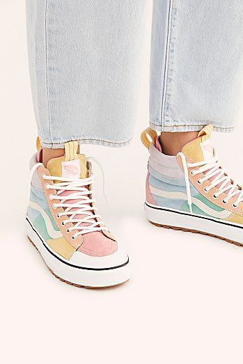 Sneaker Outfits Women, Tenis Vans, Dr Shoes, Trendy Shoes Sneakers, Basket Style, Fresh Shoes, Cute Sneakers, Hype Shoes, Outfit Trends