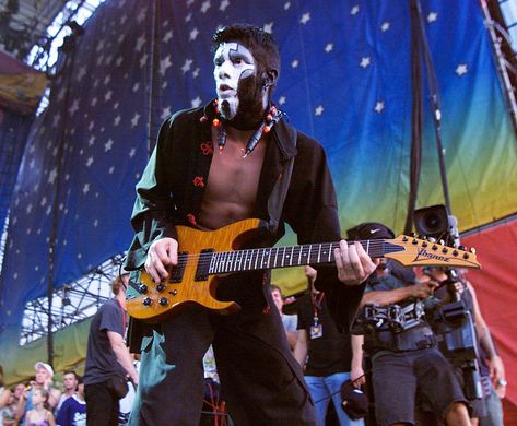 Woodstock 1999 Photo by Frank Micelotta Archive Wes Borland Woodstock 99, Woodstock 1999, Woodstock 99, Woodstock Photos, Woodstock '99, Wes Borland, Woodstock Music, Festival Aesthetic, Bass Guitarist