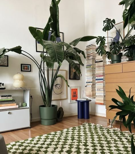 Plants And Books, Brooklyn Apartment, Pinterest Room Decor, Apartment Decor Inspiration, Dream House Interior, Apartment Inspiration, Cozy Apartment, Room Inspiration Bedroom, Dream Decor