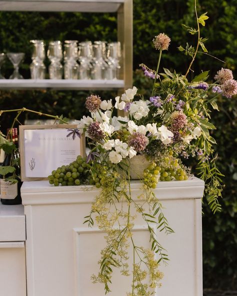 Instagram Bar Arrangement, Hummingbird Nest Ranch, Organic Bar, Arrangement Flowers, 2025 Wedding, Floral Arrangements Wedding, Wedding Bar, Planner Design, Beautiful Bouquet