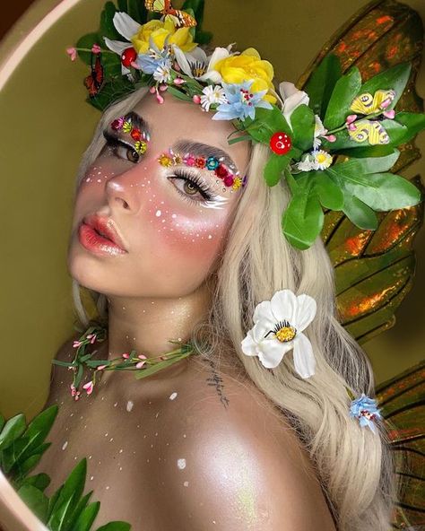 Face Art Makeup Halloween, Spring Fantasy Makeup, Fairy Sfx Makeup, Fantasy Makeup Fairies, Earthy Fairy Costume, Flower Queen Costume, Fairy Glam Makeup, Floral Halloween Costume, Flower Halloween Makeup