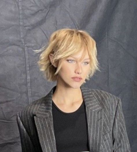 Short 70s Hair Bob Haircuts, Short Hairstyle Without Bangs, Short Textured Bob Fine Hair, Short Shag Cuts For Thick Hair, Super Layered Short Hair, Shaggy Blonde Bob, Really Short Blonde Hair, 80s Haircuts Short, Short Blonde Mullet