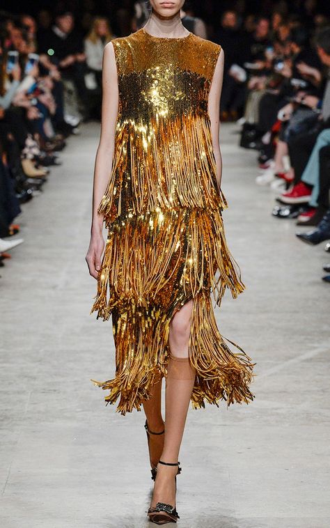 Rochas Errors Tour, Gold Clothes, Fall Fashion Week, Fringe Festival, Fringe Fashion, Fringe Dress, Marchesa, Fall 2017, Fashion 2017