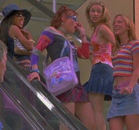 2000 Aesthetic, Sup Girl, Early 2000s Aesthetic, 00s Aesthetic, Aesthetic Image, 2000s Party, 00s Mode, Aesthetic Friends, 00s Fashion