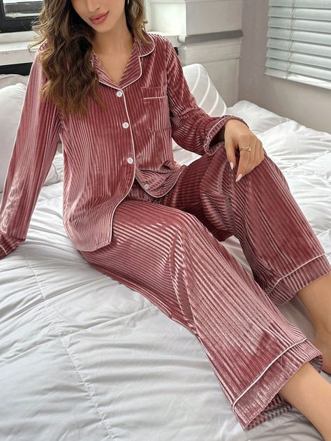 Ensemble de pyjama avec col châle en velours unicolore Vieux Rose Femme-Décontractée    Unicolore Ensembles avec pantalon Extensibilité légère Tout Women Sleep & Lounge, size features are:Bust: ,Length: ,Sleeve Length: Pijama Satin, Pajama Onesie, Lounge Fashion, Velvet Shawl, Plain Pants, Comfortable Pajamas, Floral Pajamas, Pant Sets, Swimsuit Dress