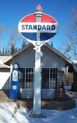 Standard sign and Wayne 60 gas pumps Old Gas Pumps, Vintage Gas Pumps, Tractor Tire, Junk Yard, Gas Service, Standard Oil, Old Garage, Old Gas Stations, Old Country Stores