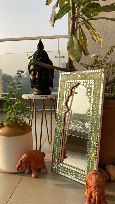 Jharokha Mirror Decor, Indian Mirror Decor, Jharoka Wall Decor, Jharokha Decor Diy, Punjabi Home Decor, Jharokha Mirror, Mirror Canvas Art, Mud Art, Painted Mirror Art