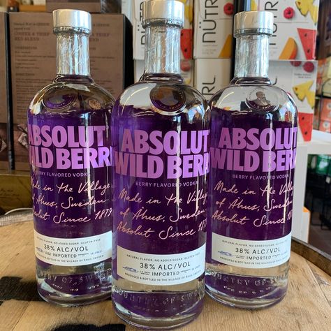 🕶️⛱️Summer flavor alert‼️🚨 Absolut Wild Berri Vodka is here. Try a Wild Berri Lemonade🍋😍 🍹2 parts Absolut Wild Berri Vodka 🍹4 parts lemonade 🍹4-5 raspberries 🍹1 lemon wedge Fill a highball glass with ice, add vodka & lemonade, stir, garnish with berries and lemon wedge. Have an Absolut BLAST🍹🥂🤤 #elmaliquor #absolutvodka #happyhour Absolut Vodka Aesthetic, Vodka Flavors, Bling Bottles, Healthy Water Drinks, Pretty Alcoholic Drinks, Raspberry Vodka, Vodka Lemonade, Wine Club, Alcohol Aesthetic