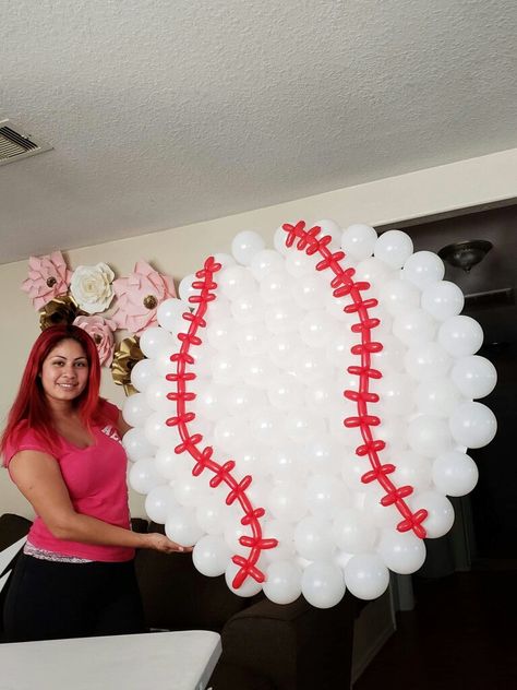 Baseball Party Theme Decorations, Baseball Balloon Arch Birthday Parties, Baseball Balloon Bouquet, Softball Balloons, Softball Balloon Arch, Diy Baseball Party Decorations, Baseball Float Ideas Parade, Baseball Decorations Party, Baseball Balloon Arch