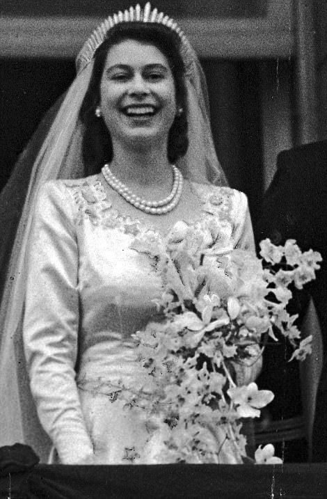 Queen Elizabeth Young Pictures, Queen Elizabeth Ii Wedding, Queen Elizabeth Ii Crown, Queen Elizabeth Wedding, Ratu Elizabeth, Princesa Margaret, Queen Elizabeth Photos, Young Queen Elizabeth, Elizabeth 2