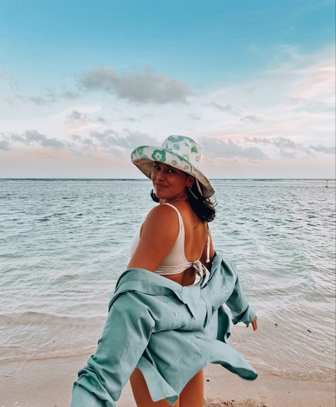 Midsize Picture Ideas, Boracay Pose, Midsize Beach Poses, Plus Size Beach Photoshoot, Ava Jules, Vacay Pics, Chubby Girl Outfits, Beach Vacation Pictures, Beach Photo Inspiration