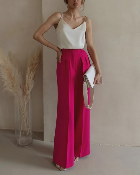 Pants Outfits For Women Formal, High Waisted Pink Pants Outfit, Retro Office Wear, Fun Work Outfits Business Casual Colorful, Fuchsia Pants Outfit, Hot Pink Trousers Outfit, Fun Corporate Outfits, Colorful Classy Outfits, Pink Trousers Outfit Classy