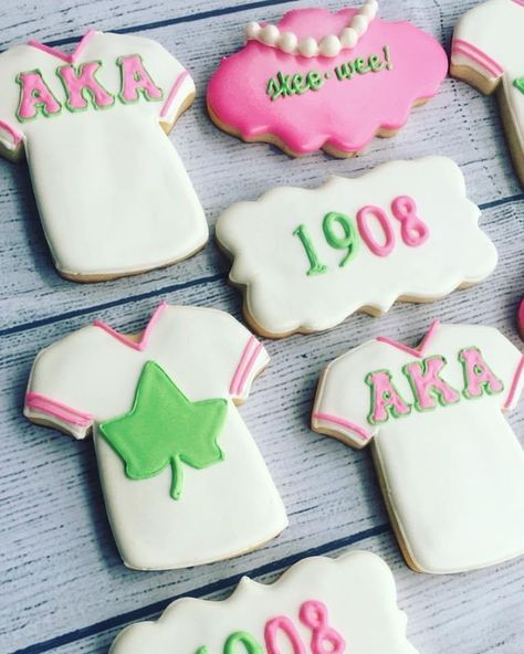 Aka Cookies Decorated, Aka Cookies, Sorority Cookies, Decorative Cookies, Aka Sorority, Alpha Kappa Alpha Sorority, Alpha Kappa Alpha, Birthday Cookies, Sorority