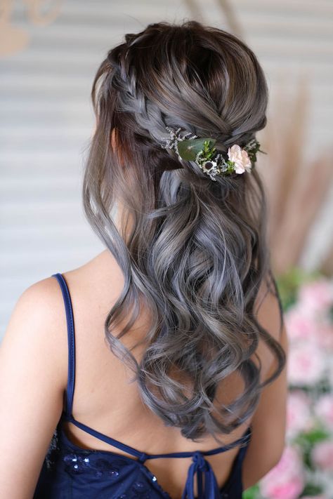 Wedding Hair Color Ideas Brides, Bride Hair Color Ideas, Half Updo With Bangs Wedding, Wedding Hair Asian Brides, Asian Hair Wedding Styles, Hairdo Wedding Bridesmaid, Hairstyle For Wedding Bridesmaid, Half Up Half Down Wedding Hair Asian, Bridal Hair Colour