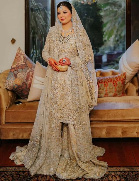 Simple Pakistani Mehndi, Bunto Kazmi Bridal, Mehndi Dress For Bride, Dr Haroon, Bunto Kazmi, Asian Wedding Dress Pakistani, Pakistani Mehndi, Mehndi Outfits, Nikah Dress