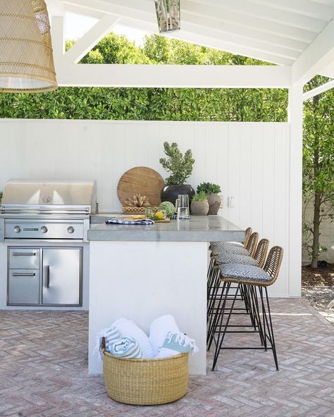 weekend & spring-ready around here! happy weekend, friends...hope it’s sunny and bright wherever you are ☀🐥 #mgdxberkshire…   #brickpaving #herringbone Pool House Cabana, Design Grill, Outdoor Kitchen Countertops, Kitchen Ikea, Modern Colonial, Outdoor Kitchen Ideas, Brick Garden, Grill Area, Outdoor Entertaining Spaces