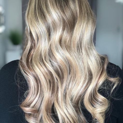 Creating Dimensional Blonde Hair with Lowlights | Wella Professionals Lowlights To Blonde Hair, Dimensional Blonde With Lowlights, Lowlights On Blonde Hair, Dye Gray Hair, Dimensional Blonde Highlights, Blonde Root Melt, Dark Lowlights, Brunette Auburn, Blonde With Lowlights