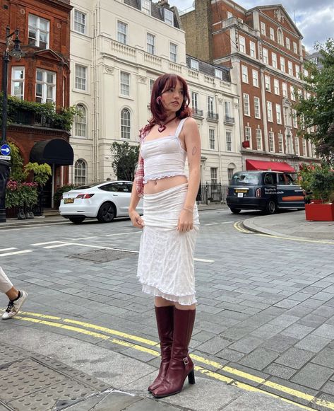 Phone Mirror Selfie, Jeans Skirt, Gilded Age, Jewellery Necklace, Aesthetic Shoes, Hair Photo, Fashion Fits, 2000s Fashion, Fashion Chic