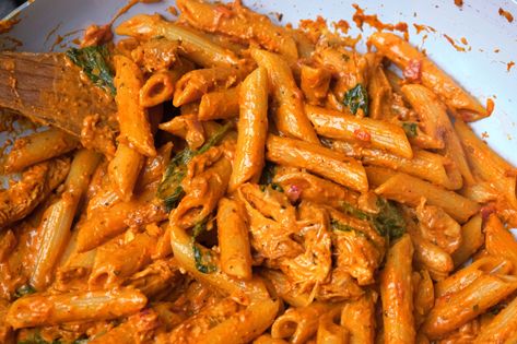 Peri Peri Pasta, Calamari Pasta, Chicken And Chorizo Pasta, Lunchtime Meals, Chorizo Pasta, Types Of Vinegar, Peri Peri Chicken, Crunch Wrap, Nacho Chips