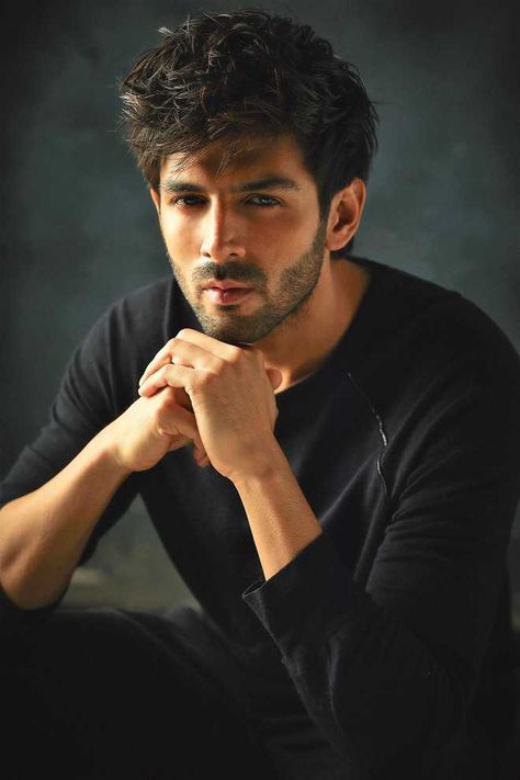 Kartik Aaryan Hairstyle, Cute Indian Guys, Indian Bollywood Actors, Handsome Indian Men, Famous Indian Actors, Kartik Aaryan, Crazy Fans, New Actors, Weak In The Knees