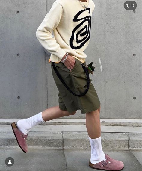 Birkenstock Boston Clog Outfit, Birkenstocks Outfits, Summer Shoes 2023, Stussy Sweater, Pink Shoes Outfit, Birkenstock Boston Outfit, Asian Style Clothes, Boston Outfits, Teen Summer Style