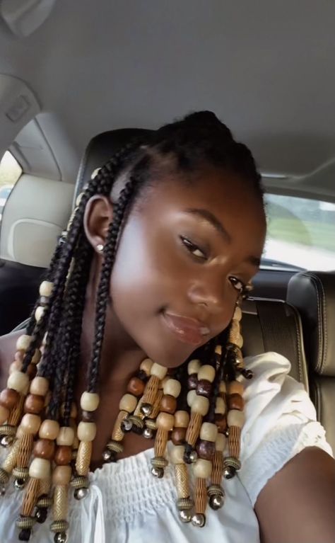 Braids With Gold Beads, Braids With Brown, Gold Hair Beads, Navi Avatar, Knotless Braids With Beads, Gold Hair Pin, Braids With Beads, Girls Hairstyles Braids, Marble And Gold