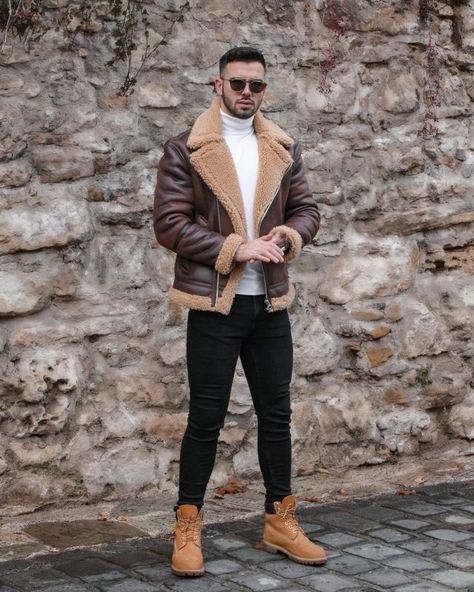 Winter Men Outfit 2023, Mens Winter Fashion Outfits Classy, Outfit Timberland Hombre, Shearling Jacket Outfit Men, Jean Sherpa Jacket Outfit, Timberlands Outfit Men, Mens Turtleneck Outfits, Turtleneck Outfit Men, European Fashion Winter