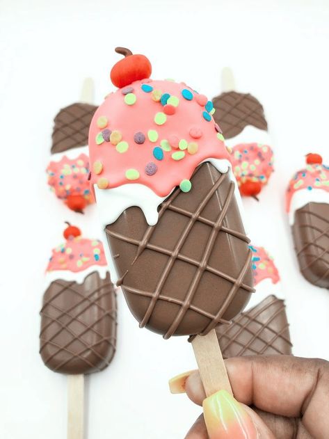 Ice Cream Theme Cake, Cute Cake Pops, Popsicles Cake, Ice Cream Cake Pops, Cake Pop Designs, Cake Pop Decorating, Ice Cream Birthday Party, Ice Cream Theme, Cute Cake