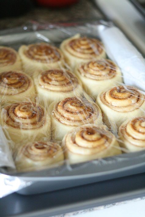 Fluffy Cinnamon Rolls Homemade Easy, Cinnabon Rolls, Homemade Bread Dough, Cinnabon Cinnamon Rolls, Rolls Homemade, Cinnamon Roll Recipe Homemade, Fluffy Cinnamon Rolls, Cinnamon Rolls Easy, Best Cinnamon Rolls