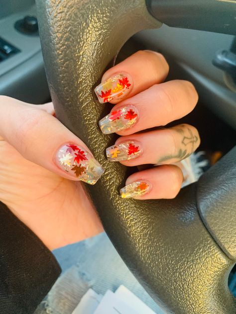 short acrylic nails, fall themed Coffin Autumn Acrylic Nails, Short Coffin Acrylic Nails Fall, Fall Theme Nails Acrylic Short, Fall Acrylic Nails Ideas Short, Fall Themed Nails Short, Classic Nails Elegant Fall, Short Nails Acrylic Fall, Fall Inspired Nails Acrylic, Fall Themed Nails Acrylic