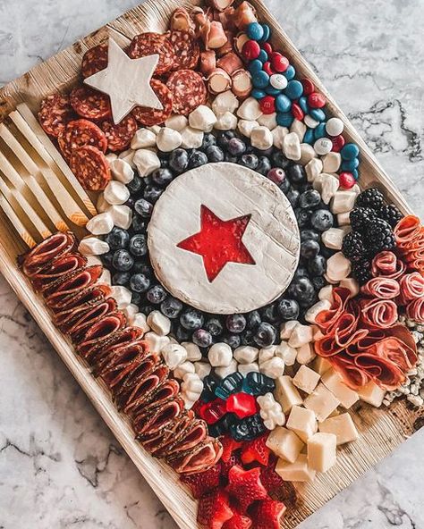 4th Of July Charcuterie Boards Everyone Will Love! - Prada & Pearls Matariki Food Ideas, Patriotic Charcuterie Board Ideas, 4 Of July Charcuterie Board, Red White Blue Charcuterie Board, Easy 4th Of July Charcuterie Board, American Flag Charcuterie Board, Fourth Of July Charcuterie Board, Patriotic Charcuterie Board, 4th Of July Charcuterie Board