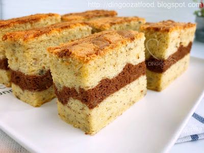 Banana & Chocolate Layer Moist Sponge Cake/ Ogura Cake 香蕉巧克力双层相思蛋糕. I love the combination of chocolate and banana. This cake is soft, moist, fragrant and best serve chilled. Can be kept in the refrigerator for 3-5 days and still taste good and remain soft and moist all times. Best sponge cake recipe. Birthday cake idea. Best Sponge Cake Recipe, Cake Recipe Birthday, Recipe Birthday Cake, Banana Sponge Cake, Moist Sponge Cake, Ogura Cake, Easy Pound Cake, Kid Friendly Recipes, Asian Cake