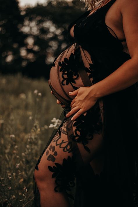 Spooky Maternity Pictures Family, Black Lace Dress Maternity Pictures, Black Lace Maternity Shoot, October Maternity Shoot Ideas, Dark And Moody Maternity Photos, Gothic Maternity Dress, Gothic Maternity Shoot Couples, Maternity Shoot Halloween, Halloween Themed Maternity Shoot