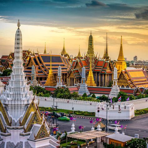 Cheap Countries To Travel, Wat Phra Kaew, Thailand Tourism, Thailand Trip, Buddha Temple, Grand Palace, Royal Residence, Luxury Destinations, Family Feud