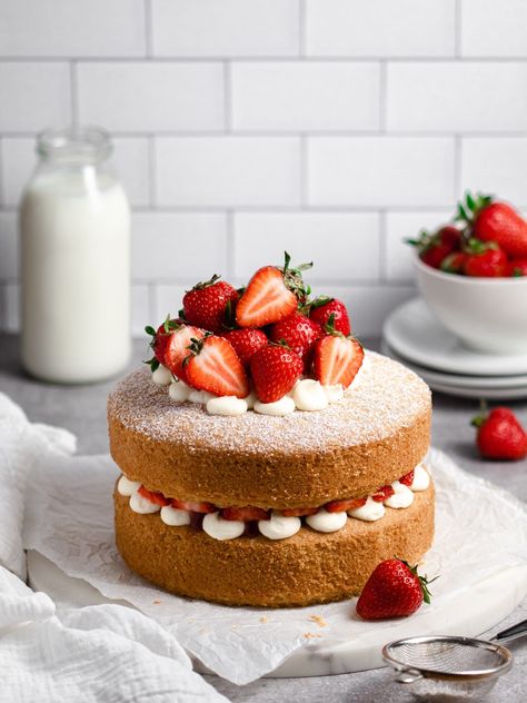 Classic Victoria Sponge Cake Victoria Sponge Cake With Flowers, Sponge Cakes Decoration, Victoria Sponge Decoration, Victoria's Sponge Cake, Birthday Cake Victoria Sponge, Decorated Victoria Sponge Cake, Vanilla Sponge Cake Decoration, Sponge Cake Design, Victoria Sponge Birthday Cake