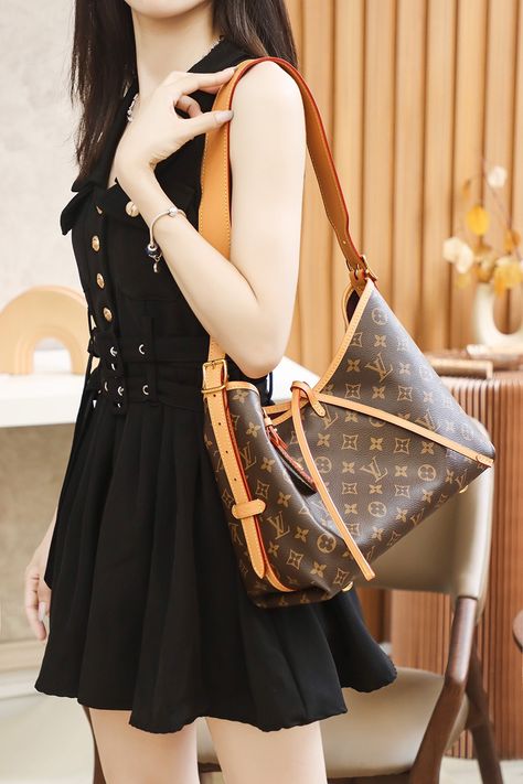 We have top quality in bags,shoes,clothes and so on. Lv Carryall, Luxury Bag, Lv Bag, Fashion Luxury, Bags Shoes, Women's Bag, Purses And Handbags, Bag Lady, Handbags