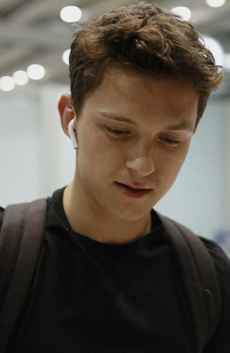 Peter Parker Haircut, Tom Holland Haircut, Tom Peters, Tom Holland Imagines, Tom Holland Peter Parker, Tom Holland Spiderman, Tommy Boy, British Boys, Holy Moly