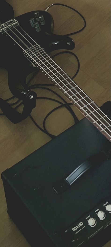 Bass Instrument Aesthetic, Band Guitarist Aesthetic, Bass Guitarist Aesthetic, Bass Guitar Wallpaper Iphone, Bass Wallpaper Aesthetic, Bass Aesthetic Grunge, Electric Bass Aesthetic, Playing Bass Aesthetic, Bass Astethic