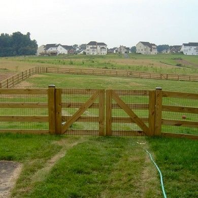 Farm Fences And Gates Country Life, Pasture Fence Ideas, Horse Fencing Ideas, Goat Pasture, Cow Fence, Sheep Pasture, Sheep Fence, New England Farm, Sheep Barn